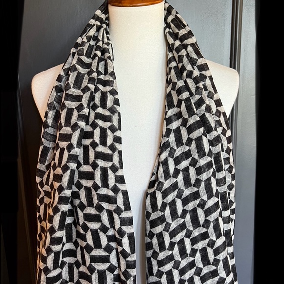 New Auth Chan Luu Harissa Tile Cashmere Silk Scarf Color: Black - Picture 2 of 4